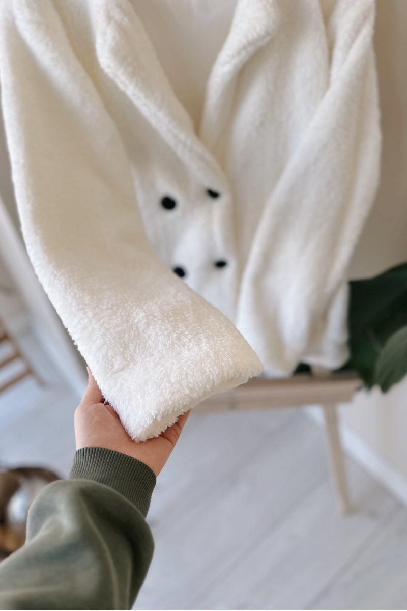 Düğmeli Beyaz Peluş Mont TB288