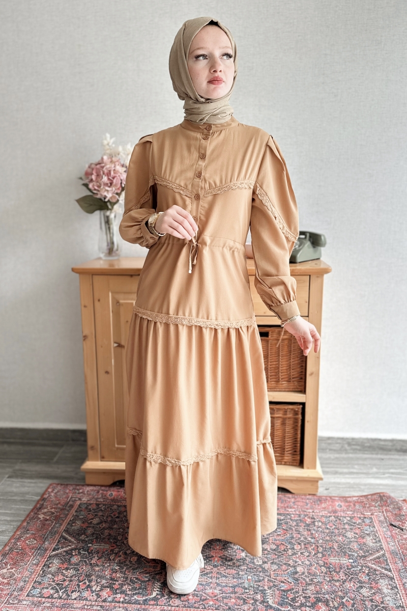 Dantelli Hakim Yaka Camel Elbise  TB334